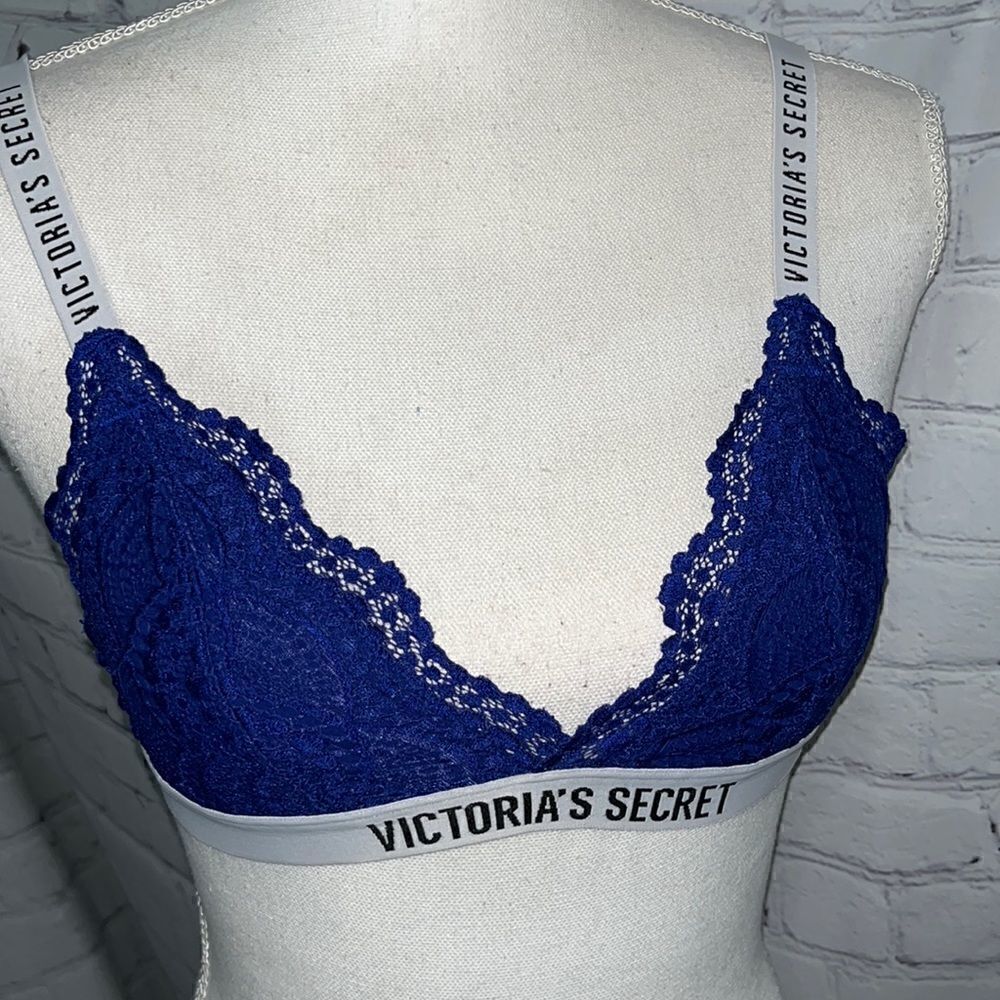 Victoria’s Secret triangle logo Lace Bralette - XS